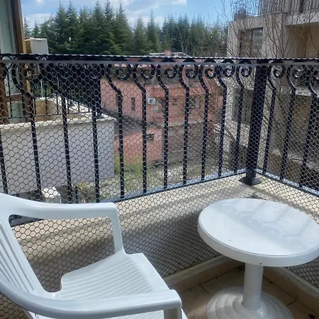 At Royal Sun, Sunny アパート *