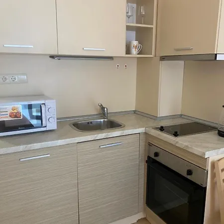 At Royal Sun, Sunny アパート *